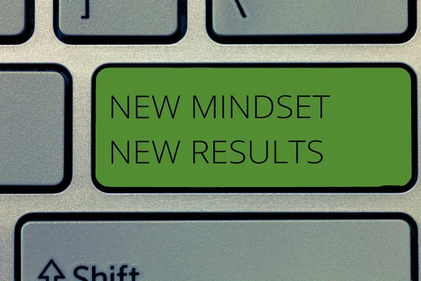 Escrevendo nota mostrando New Mindset New Results. Foto de negócios mostrando Aberto para Oportunidades Sem Limites Pense Maior — Fotografia de Stock