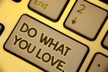 Yapmak What You Love gösterilen Not yazma... Bilgisayar klavye Ekle anahtar düğmesi basın iş yazılı olumlu arzu mutluluk faiz zevk mutlu seçim metin iki kelime vitrine iş fotoğraf.