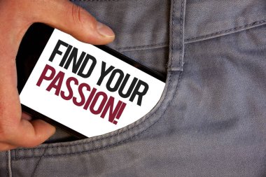 Word metin bul Your Passion motivasyonel ara yazma. İş kavramı için teşvik insanlar bulmak onların rüya şahsiyet el koymadan cep telefonu yolu büyüleyici arka cebine.