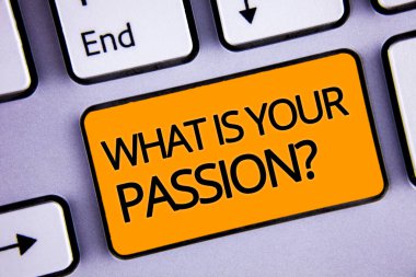 Word metin Whats Your Passion soru yazma. İş kavramı kimse asking hakkında onun hayalleri ve umutları simli klavye sarı düğmeye iki ok anahtar için sonsuz fırsat var.