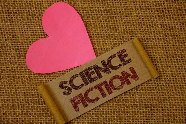 Texto manuscrito Ciencia Ficción. Concepto que significa Fantasía Entretenimiento Género Futurista Aventuras Fantásticas Ideas sobre papel viejo vintage negro rojo letras mimbre fondo rosa corazón . — Foto de Stock