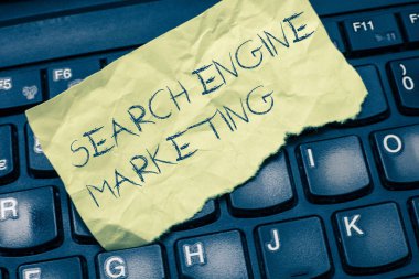 Arama Motoru Pazarlaması gösterilen metin işareti. Kavramsal fotoğraf teşvik web sitesi görünürlük arama sonuç sayfalarında