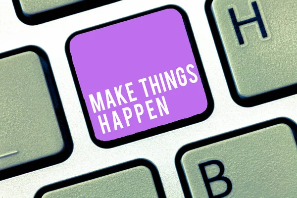 Signo de texto que muestra Make Things Happen. Foto conceptual Ejercer esfuerzo para lograr y cumplir algo Ir y actuar — Foto de Stock