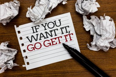 Eğer You Want It, Go Get It gösterilen metin işaret... Gol isteklerinizi gerçekleştirmek için kavramsal fotoğraf yapmak eylemler rasgele beyaz Not defteri dokunmatik siyah kalemi odunsu katta çevresinde koydu topaklar kağıt.