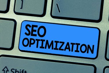 Seo 'nun İyimserliğini gösteren metin işareti. Web sitesinin veya sayfanın çevrimiçi görünürlüğünü etkileyen kavramsal fotoğraf süreci