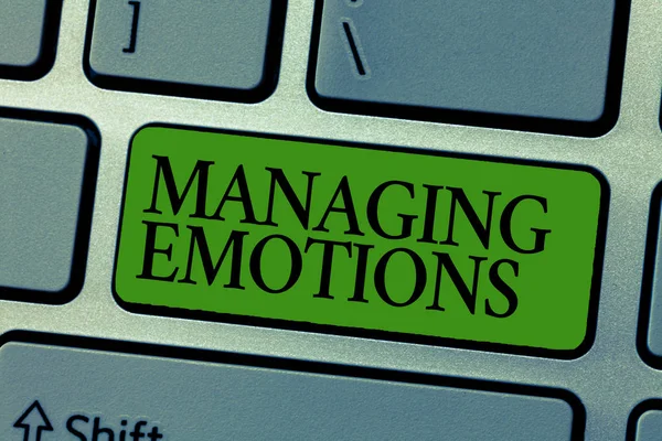 Programu Word, pisanie tekstu zarządzanie emocjami. Koncepcja biznesowa dla kontrolowania uczuć w siebie Zachowaj spokój — Zdjęcie stockowe