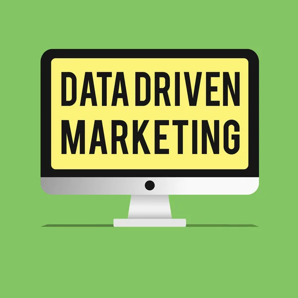 Slovo psaní textu Data Driven marketingu. Obchodní koncept strategie postavené na pohledy analýzy z interakcí — Stock fotografie