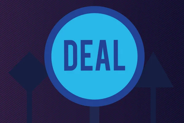Word tekst intoetsen Deal. Businessconcept voor overeenkomst aangegaan door twee of meer partijen tot wederzijds voordeel — Stockfoto