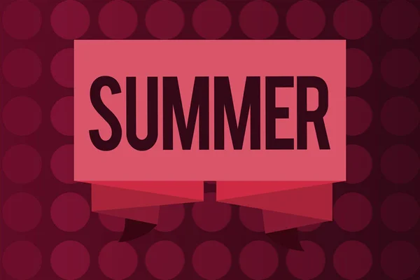 Texto de escrita de palavras Summer. Conceito de negócio para a estação mais quente do ano no hemisfério norte de junho a agosto — Fotografia de Stock