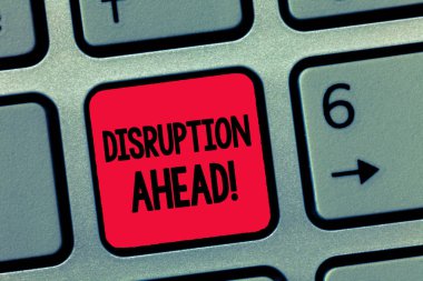 Kavramsal el yazısı ileride bir bozulma olduğunu gösteriyor. Gelişmekte olan teknolojinin sebep olduğu iş fotoğrafı metni dönüşümü