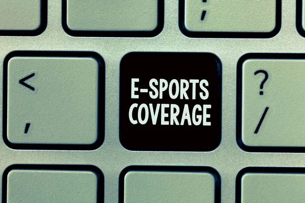 E スポーツ報道を書く手書き文字。競争のスポーツの意味が最新のライブ レポートのコンセプトの放送 — ストック写真