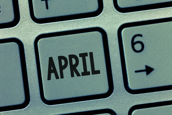 Konzeptionelle Handschrift, die April zeigt. Geschäftsfoto, das die Knospen der Blüten der Frühlingssaison im vierten Monat des Jahres zeigt. — Stockbild Konzeptionelle Handschrift, die April zeigt. Geschäftsfoto, das die Knospen der Blüten der Frühlingssaison im vierten Monat des Jahres zeigt — Stockfoto
