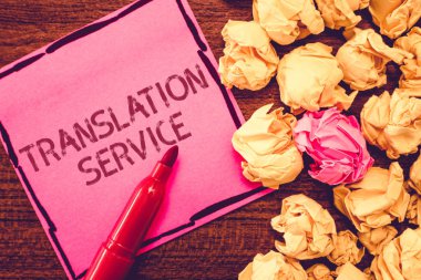 Çeviri Servisi 'ni gösteren metin işareti. Kavramsal fotoğraf Ana Dil 'den Eşdeğer Hedef Dili