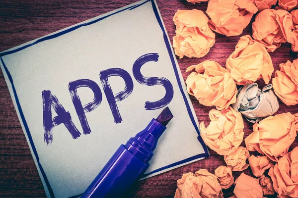 Σύνταξη σημείωσης προβολή Apps. Επαγγελματίες φωτογραφία προβάλλοντας μια εφαρμογή, ειδικά καθώς κατεβάσει από το χρήστη σε μια κινητή συσκευή — Φωτογραφία Αρχείου