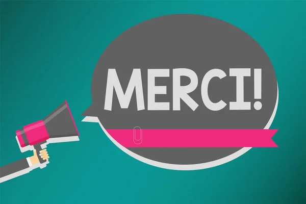 Ordet skriva text Merci. Affärsidé för definieras som tack i franska språket att vara tacksam till någon Man håller MegaFon högtalare bubbla talmeddelande talade högt. — Stockfoto
