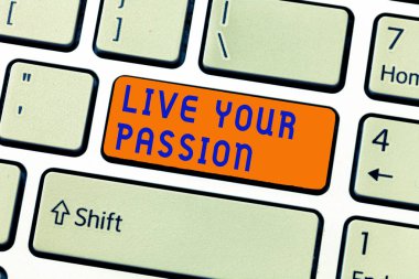 Your Passion yaşamak gösterilen Not yazma. Sevdiğin bir iş dikkate almaz bir şey yapıyor vitrine iş fotoğraf.