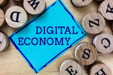 Kelime yazma Dijital Ekonomi. Dünya çapında ekonomik faaliyetler ve teknolojiler ağı için iş konsepti