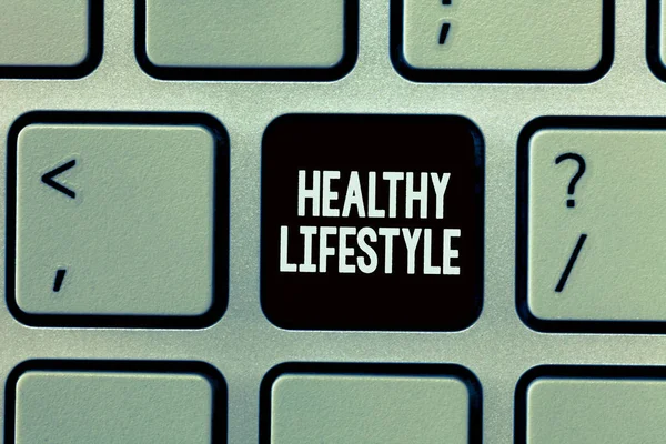 Написання тексту "Здоровий спосіб життя". Концепція означає жити здоровим Займатися фізичною активністю і вправами — стокове фото