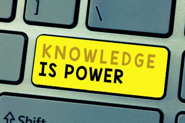 Bilgi güç gösterilen metin işareti. Deneyim ve eğitim edinilen kavramsal fotoğraf becerileri