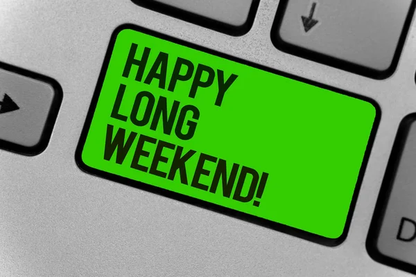 Scrittura concettuale a mano che mostra Happy Long Weekend. Business photo showcase augurando a qualcuno vacanza felice Viaggio in vacanza Programma per computer tastiera digitazione ufficio lavoro dispositivo di input . — Foto Stock