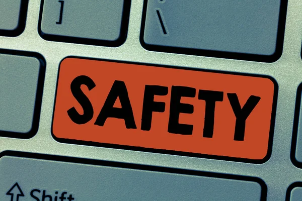 Emanet gösterilen Not yazma. Tehlike riski neden olası korunmaktadır koşulu vitrine iş fotoğraf