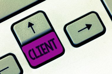 Word metin yazma istemci. İş kavramı kişi veya kuruluşun avukat profesyonel şirketin hizmetlerini kullanmak için
