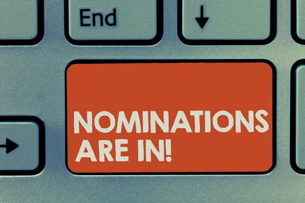 Tekst teken weergegeven: nominaties zijn In. conceptuele foto formeel kiezen iemand officieel kandidaat voor een Award — Stockfoto