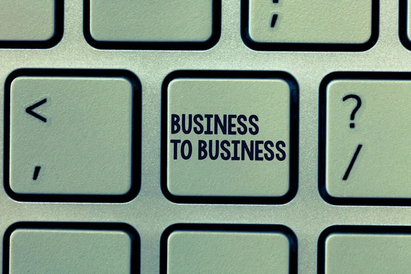Σημάδι του κείμενο δείχνει Business To Business. Εννοιολογική φωτογραφία εμπορική συναλλαγή μεταξύ δύο επιχειρήσεων — Φωτογραφία Αρχείου