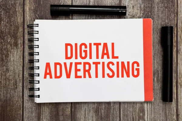 Κείμενο εγγραφής κειμένου Ψηφιακή Διαφήμιση. Επιχειρηματική ιδέα για Online Marketing Deliver Εκστρατεία προώθησης μηνυμάτων — Φωτογραφία Αρχείου