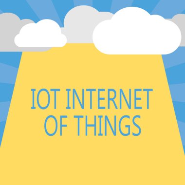 Çok Internet Of Things gösterilen Not yazma. Fiziksel aygıtları vitrine ağ veri gönderip iş fotoğraf