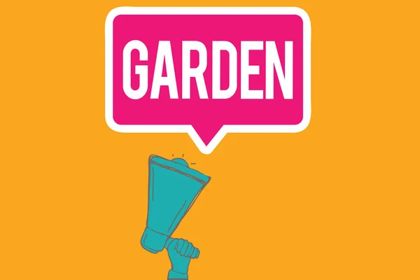 A escrever um bilhete a mostrar o Garden. Foto de negócios mostrando a casa adjacente chão peça usado para o cultivo de flores ou legumes — Fotografia de Stock