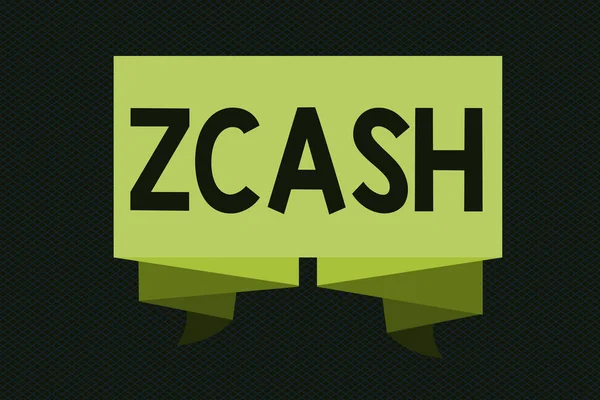 A escrever um bilhete a mostrar o Zcash. Foto de negócios mostrando criptomoeda com blockchain descentralizado que fornece anonimato — Fotografia de Stock