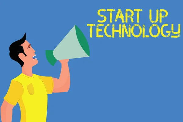 Texte d'écriture de mots Start Up Technology. Concept d'entreprise pour la jeune entreprise technique initialement financée ou financée — Photo