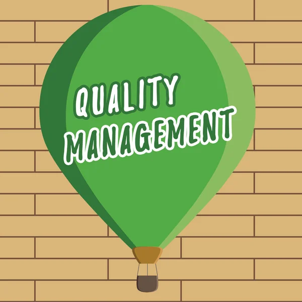 Handschrift tekst schrijven Quality Management. Concept betekent handhaven Excellence Level High Standard Product Services — Stockfoto