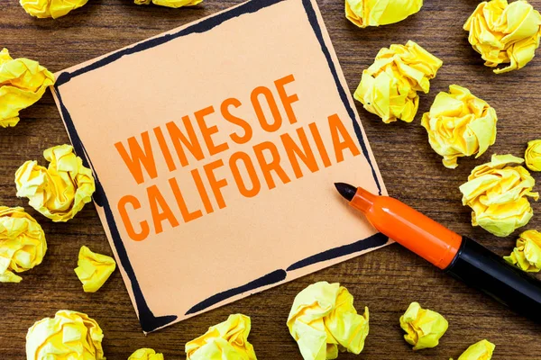 Escribiendo nota mostrando Wines Of California. Foto de negocios mostrando los mejores enólogos en los EE.UU. Exportar bebidas de calidad — Foto de Stock