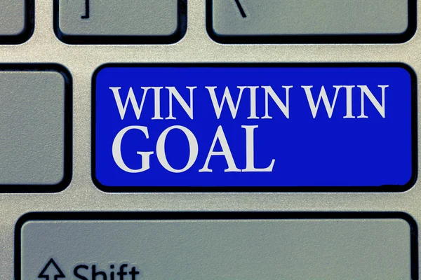 Conceptuele hand schrijven weergegeven: Win Win Win Goal. Zakelijke foto presentatie van de aanpak die is gericht op het voldoen aan alle betrokken partijen — Stockfoto