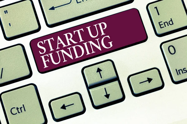 Başlamak kadar finansman gösterilen metin işareti. Yeni oluşturulan şirket veya kampanya yatırım için kavramsal fotoğraf başlar