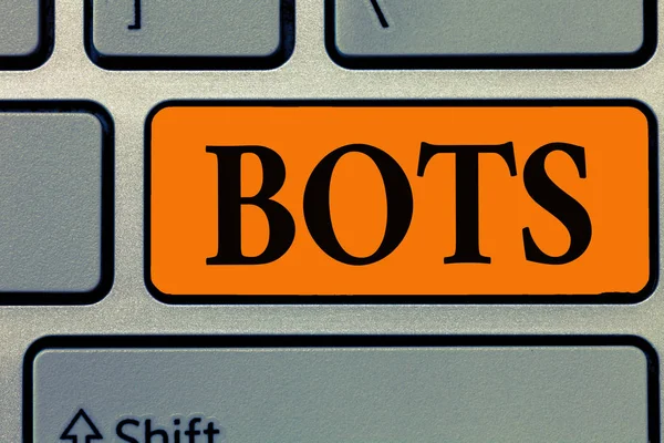 Текст слов "Ботс". Бизнес-концепция автоматизированной программы, которая работает через Интернет Искусственный интеллект — стоковое фото