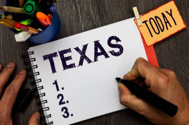 El yazısı metin Texas. Marker defter clothespin tutun hatırlatma Kupası işaretleri ahşap masa tutan adam Caddo kelime taysha anlamı arkadaşları ve bize onun bulunduğu kavram anlamı temel.