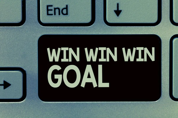 Escritura a mano de texto Win Win Win Goal. Concepto significado Enfoque que tiene como objetivo satisfacer a todas las partes involucradas — Foto de Stock