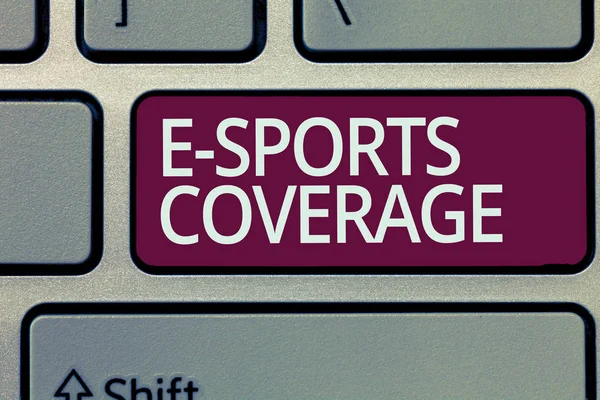 E スポーツ報道を書く手書き文字。競争のスポーツの意味が最新のライブ レポートのコンセプトの放送 — ストック写真