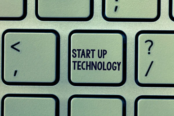 Signo de texto que muestra la tecnología Start Up. Foto conceptual Joven Empresa Técnica Financiada o Financiada inicialmente —  Fotos de Stock