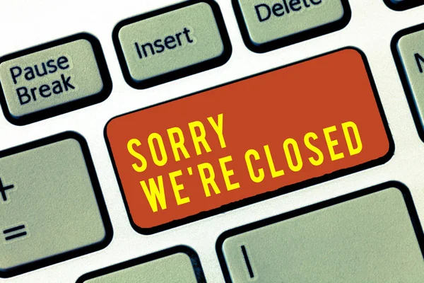 Handgeschreven tekst Sorry wij re zijn gesloten. Begrip betekenis van de uitdrukking van spijt teleurstelling niet Open teken — Stockfoto