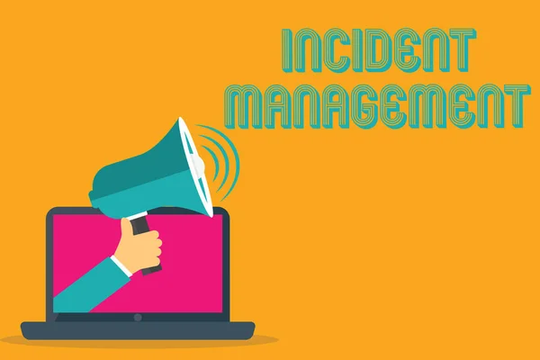インシデント管理を示す概念的な手書き文字。業務用写真テキストサービスを通常の正しい危険性に戻すプロセス — ストック写真