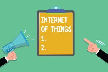 Internet Of Things gösterilen Not yazma. Bağlantı net almak veri göndermek için cihazların vitrine iş fotoğraf