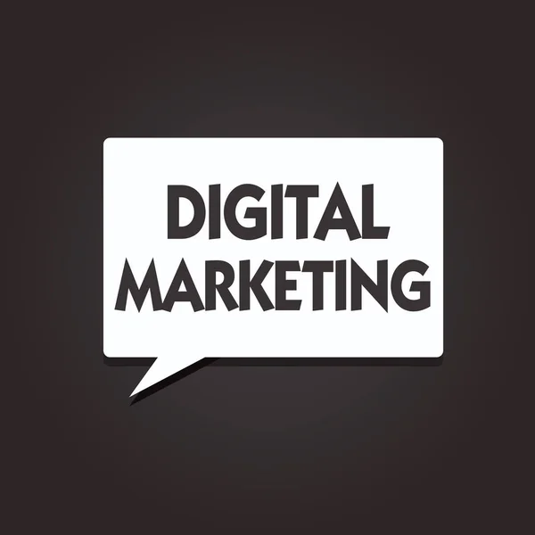 Κείμενο πινακίδα που δείχνει ψηφιακού μάρκετινγκ. Εννοιολογική φωτογραφία προώθηση προϊόντων ή εμπορικών σημάτων μέσω ηλεκτρονικών μέσων — Φωτογραφία Αρχείου