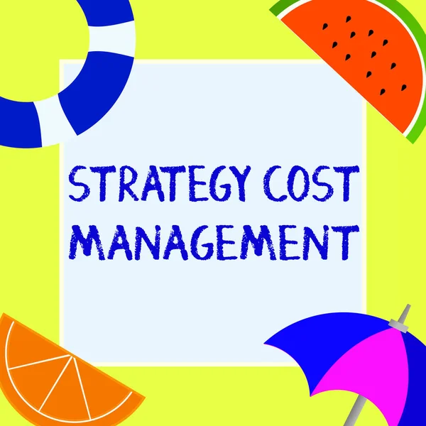 Escribir nota que muestra la estrategia de gestión de costos. Exhibición de fotos comerciales Reduzca los gastos totales al tiempo que mejora la operación —  Fotos de Stock