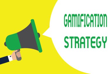 Gamification strateji gösterilen Not yazma. İş fotoğraf vitrine kullanmak için motivasyon entegre oyun mekaniği megafon hoparlör konuşma balonu mesajı yüksek sesle konuşan tutan adam senin.