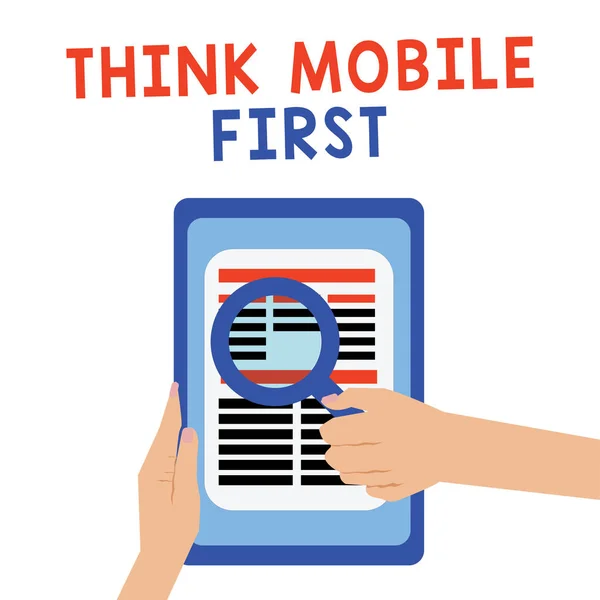 Текст почерка Think Mobile First. Концепция, означающая легкий доступ к портативным устройствам — стоковое фото