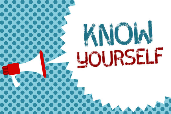 Текстовый знак "Знай себя". Концептуальные фото Найти вас Понимание силы и слабостей Идентификация Мегафон громкоговоритель речи пузырь сообщение синего фона

